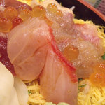 与五郎寿司 - づけ丼ですから、結構濃い味で浸かってます・・