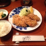 カキフライ（2,700円）＆ご飯、赤だし、おしんこ（540円）