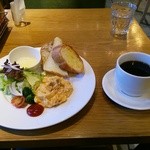 KINOKUNIYA vino kitchen - スクランブルエッグ&サラダセット とブレンドコーヒー 390+100円