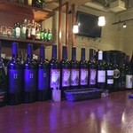 伊酒リア - ワインは、赤・白季節ごとに入れ替えています。