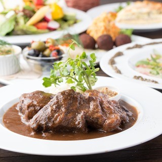 料理は自家製にこだわったワインに寄り添う無添加フレンチ。