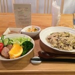 しあわせごはん - きのこのリゾットを中心にした日替わりランチです