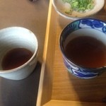 そば処 あじき堂 - 美味しいつけつゆは湯呑みに小分けしてそば湯をじっくり楽しみます。