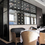 サーラ アマービレ - 数百本のワインが貯蔵されているセラー