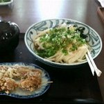 Sanukiya - ぶっかけうどん、おかかご飯、ちくわの天ぷらに唐揚げ