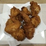 食処 はね路 - 骨つきの唐揚げ、1羽分使っているそうです。