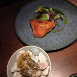 スブリム - お友達のお魚のメイン。牡蠣の殻にはソースが入っています。