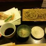十割蕎麦みかあさ - 海老天ぷらと富倉蕎麦。