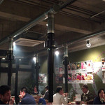 焼肉ロクマルBBQ - 店内大賑わい