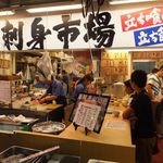 近江町刺身市場 - 2014年8月当時の店内。片隅が立ち食いスペースだった。