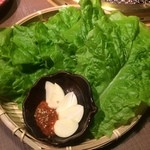 焼肉 彩苑 - チシャ菜（2016,1）