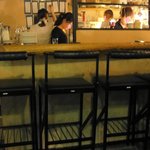 ラブワイン - バーカウンターもあっておひとりさまも大丈夫！