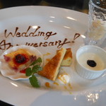 ステーキ・洋食のTANTO屋 - 結婚記念日仕様にアレンジしていただいたデザートプレート　2016.1