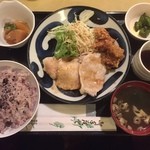 すずめのおやど - 日替り定食550円、五穀米大盛り無料です。(^-^)/
            でも、席がめっちゃ窮屈。(>_<)