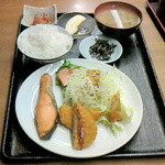 おかだ - ランチ：焼鮭・コロッケ