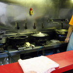 餃子の店 蘭州 - 息子さんも活躍中