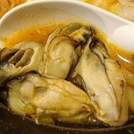 Gasuto - ガスト 日本橋店 広島産牡蠣の辛口チゲの4粒の牡蠣