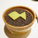 お店のロゴに見立てた海藻のサブレ