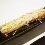 アビス - 薄くスライスしたパンのトースト アイオリソースとパルメザンチーズ