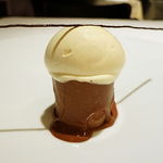 アビス - 温かなチョコレートのムース 金柑のコンポート