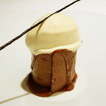 アビス - 温かなチョコレートのムース 金柑のコンポート