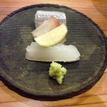 やまさん - 細魚、真鯛昆布締め、槍烏賊　塩柑橘で頂きました～　お酒が進みます～