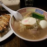 いせのじょう - 黄金コンビです！（2015年12月）。