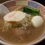 いせのじょう - 太麺背脂しょうゆラーメン（600円）背脂多め発注（2015年12月）。