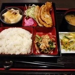 餃子居酒屋 彩 - 生姜焼き定食 650円