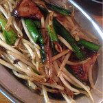 立飲みカドクラ - レバニラ炒め (350円)