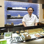 鮨でですけ - 料理人武田さんの笑顔 ’旨っ’
