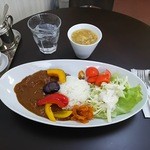 コーヒー ビーンズ ショップ アキ - 野菜カレーとスープです