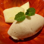 座屋 - りんごアイス