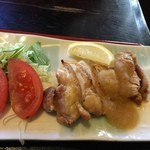 炭火肉酒場 とりあえず - 鶏ももふっくら柔らかい