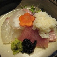 露庵 菊乃井 木屋町店 - 向付：明石鯛と寒ブリ