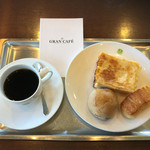 Guran Kafe - ブレンドコーヒーにフレンチトースト
                        サービスの二品