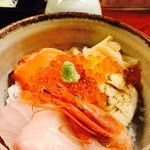 神田 本陣房 - 2016/1「本日のまかない丼と手打ちそば」の海鮮丼