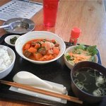 Shokudou Izakaya Doichan - 牛スジ煮こみ定食（８００円くらい）