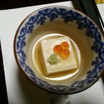 みかんの木 - 冷菜７種類目は胡麻豆腐のいくら乗せ