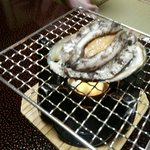 みかんの木 - 鮑を焼いている最中です。