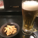 一品料理六一 - 生ビールと突き出しのイカ