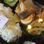 七色 - 料理写真:自家農園野菜使用こだわりお弁当は、税込600円