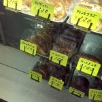 大英堂製パン店 - ショーケース