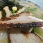 サッポロラーメン 新居浜西店 - 厚みの有る炙りチャーシューが二枚。
