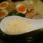 凛として - 味玉ラーメン・740円　大盛り100円