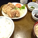 大樽 - 鶏唐揚げ定食（700円）