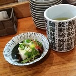 Tsukiji Hamashigezushi - お茶と冷奴です