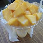 六合老牌木瓜牛奶 - マンゴーかき氷(80NT$≒320円)