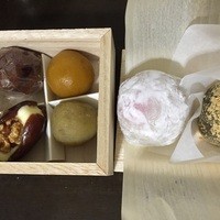 HIGASHIYA GINZA - 一口菓子と苺大福、わらび餅