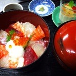 Sushikou - 海鮮丼　1200円　汁とデザート付き